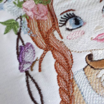 Matrizes de Bordado - Menina Flor - Image 6
