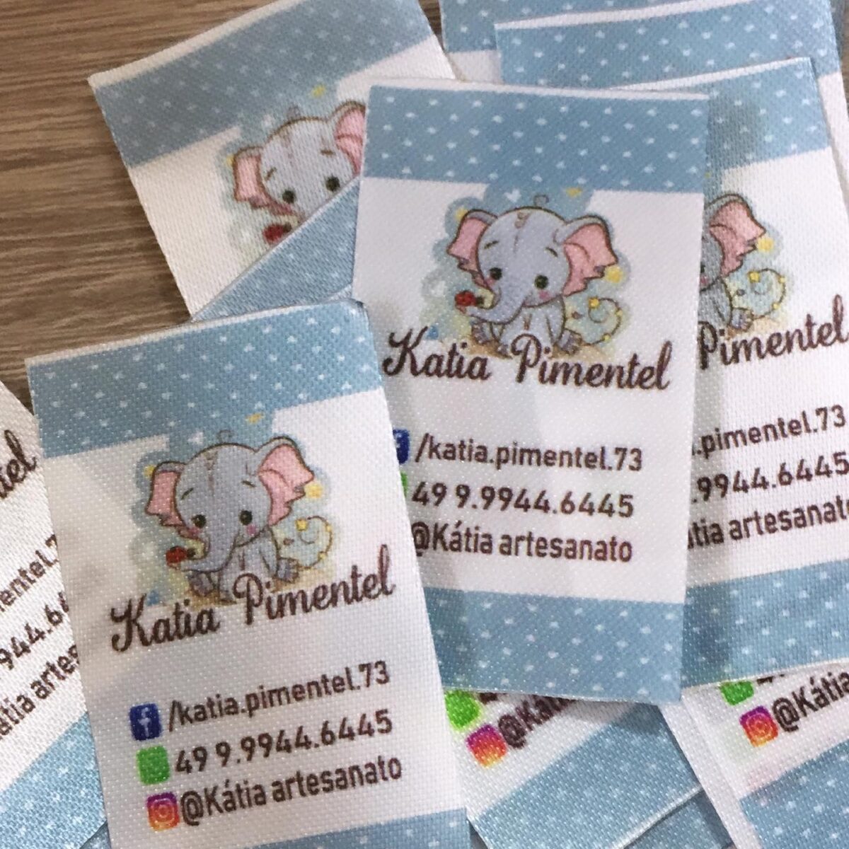 100 etiquetas bandeirinhas em cetim
