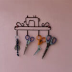 PORTA TESOURA DE PAREDE MAQUINA DE COSTURA [MARROM]