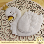 Projeto na Bordadeira Cisnes Apliques Grandes em Etapas