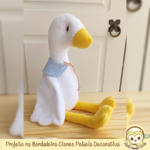 Projeto na Bordadeira Cisnes Pelúcia Decorativa - Image 9