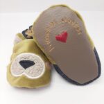 Projeto na Bordadeira Misto - Pantufinha e Babador de Ursinho para Bebê - Image 5
