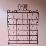 PORTA CONES DE LINHAS DE PAREDE [35 LINHAS-MARROM/BRANCO-MAQUINA/CORAÇÂO]