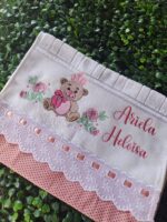 Matriz de bordado Ursinha coroa e rosas - Imagem 2