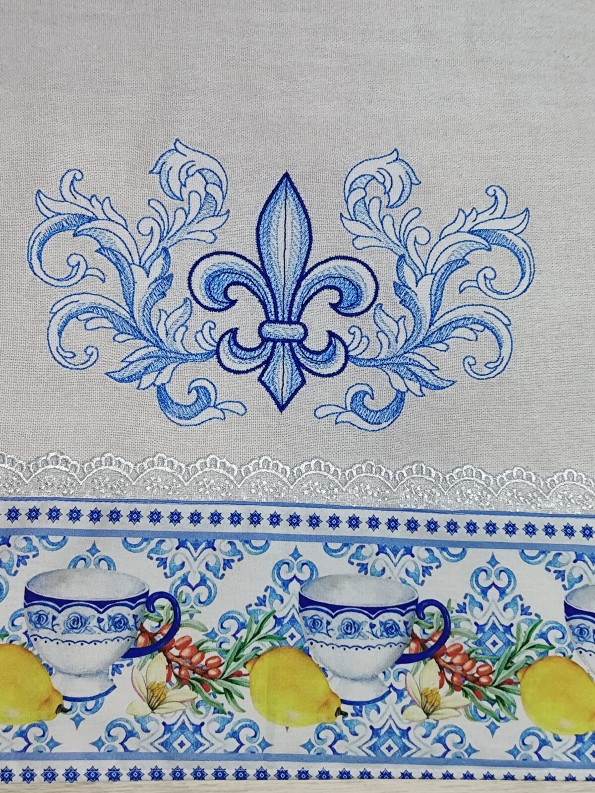Flor de liz: CAMA, MESA E BANHO - Imagem 6