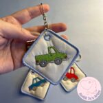 [Matrizes de Bordado] Chaveirinhos Carrinhos - Dia das Crianças - Image 2