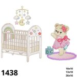Matriz de bordado bebe ursinha e berço