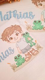 Matriz de bordado menino com sapinhos - Imagem 3