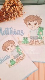 Matriz de bordado menino com sapinhos - Imagem 4