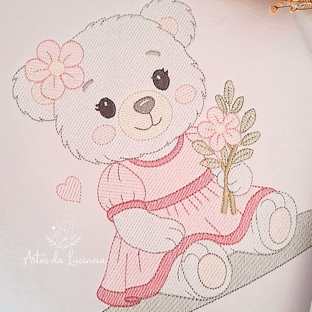 WhatsApp Image 2025-10-29 at 09.50.43 Matriz de bordado ursinha branca 4 - Avulsa - Imagem 1
