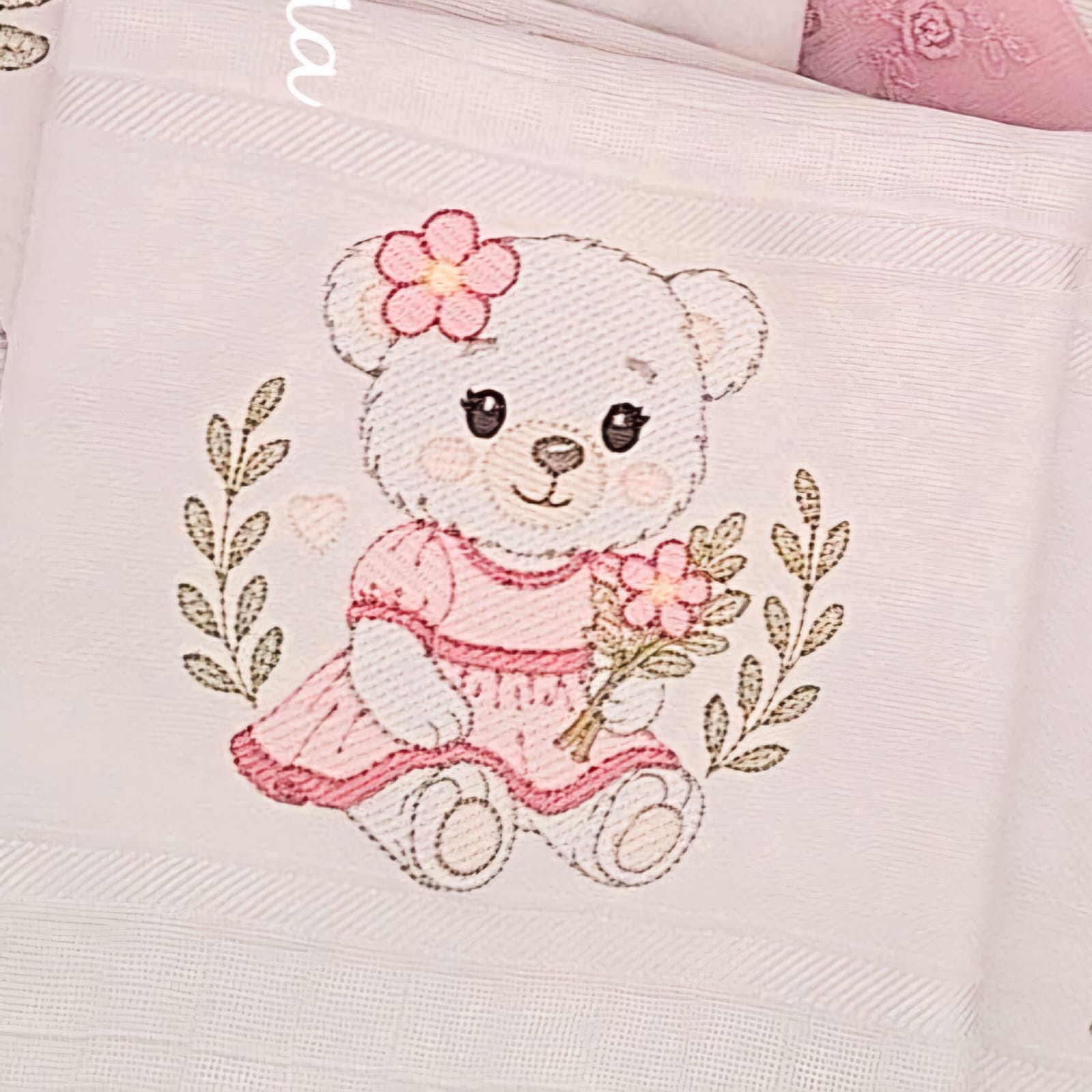 WhatsApp Image 2025-10-29 at 09.53.43 Matriz de bordado ursinha branca 1 - Avulsa - Imagem 1