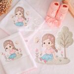 Matrizes de Bordado Trio Menina no Jardim - Image 2