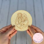 [Matrizes de Bordado] TAG Sagrada Família em Trapunto - Imagem 2