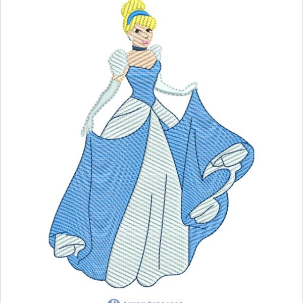 A imagem mostra um bordado da Princesa Cinderela, da Disney, em seu icônico vestido de baile azul. Ela está retratada com seu cabelo loiro preso em um coque alto com uma tiara azul, usando luvas brancas e um colar. A Cinderela está em uma pose graciosa, c