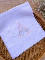 Coleção Poá com e sem monogramas em pontos leves - Image 4